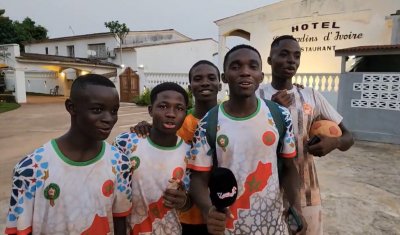 الإيفواريون يلبسون قميص الأسود  أمام مالي