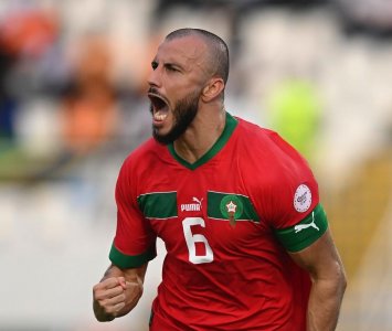 سايس لايفكر في الإعتزال.. فهل سيواصل الحضور كأساسي داخل المنتخب؟