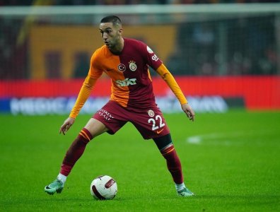 بعد تفاقم الإصابة.. هذه مدة غياب زياش عن غلطة سراي