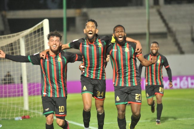 هاتريك زحزوح أمام اتحاد تواركة يقود الجيش للصدارة