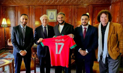 مستشار جلالة الملك أزولاي يلتقي بسفيان بوفال