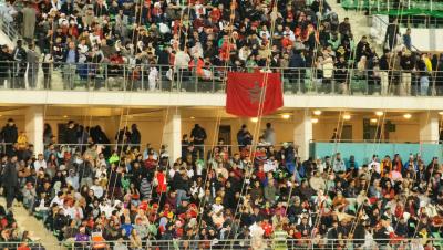 الجماهير بدأت تتقاطر بالمئات على الملعب الكبير لأكاادير