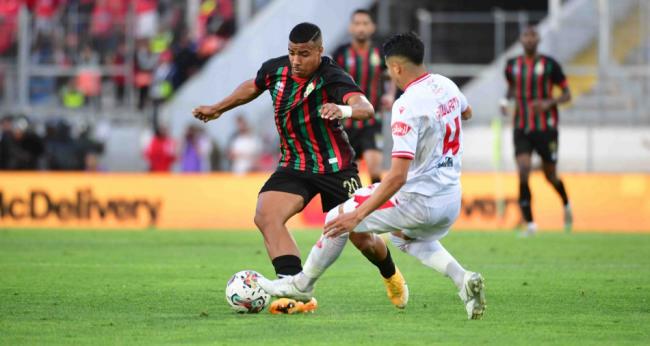 الكلاسيكو: الزعيم لمواصلة التحليق والوداد لشق الطريق