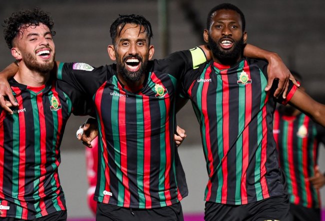 الحارس الخياطي يؤهل الجيش الملكي لدور الثمن