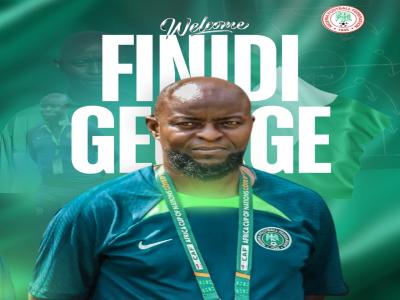 مدرب نيجيريا الجديد فينيدي يطالب نجوم  النسور الممتازة  بالالتزام