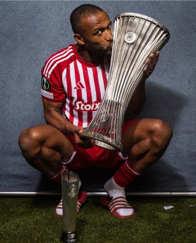 الاتحاد الأوروبي لكرة القدم يتوج الكعبي أفضل لاعب في كونفرنس ليغ