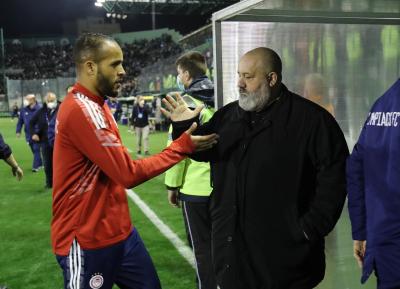 أولمبياكوس: “العرابي جاء كلاعب عظيم ويرحل كالأسطورة”