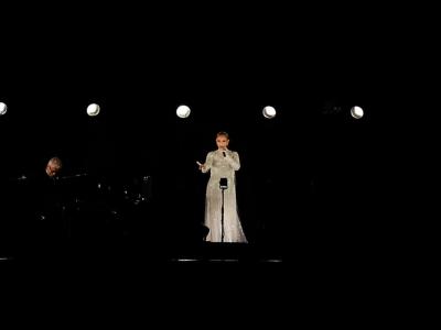 أولمبياد باريس: سيلين ديون تتحدى مرضها وتغني في حفل الافتتاح