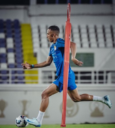 مدرب العين الإماراتي يشيد برحيمي:  هذا هو وقته 