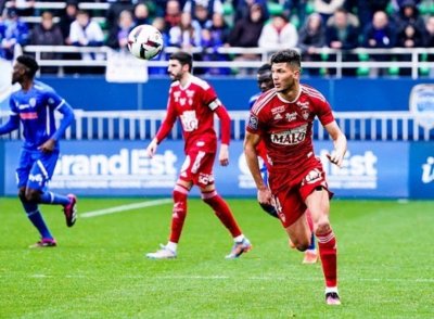 الأهلي يكشف سر تأخر وصول أشرف داري