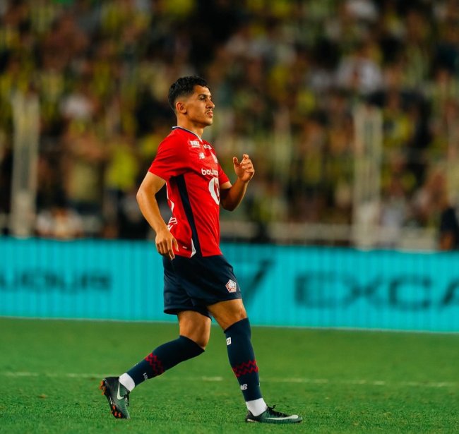 محترفان بارزان يلفتان الأنظار قبل إعلان الركراكي لائحة الأسود