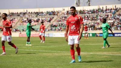 لاعب سابق للأهلي يطلب الجماهير بالصبر على عطية الله