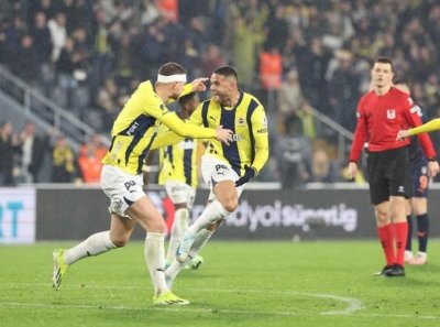 مورينيو يلجأ الى ضربات الزوايا لصناعة النتائج مع النصيري ودزيكو