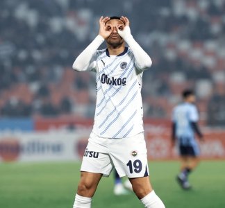 رهان النصيري يوازي رهان مورينيو أمام ليون