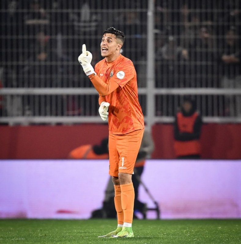 الخياطي يُعيد القلق لحراسة مرمى الجيش