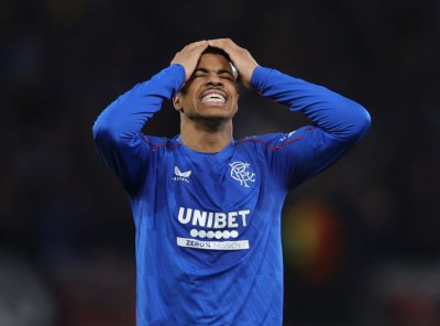 اكمان يوثق التاهل رغم الخسارة امام سيطرة مانشيستر بدون مزراوي