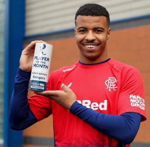 إكمان الأفضل في الشهر داخل رانجرز