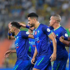 مراد بطنا يسجل ويقود الفتح لفوزه الثالث