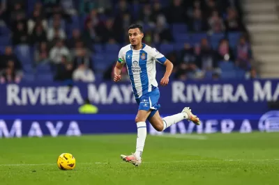 عمر الهيلالي على أنظار أندية انجليزية عملاقة