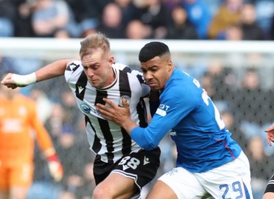 إكمان فقد بوصلة الأهداف ورانجيرز سقط بالميدان