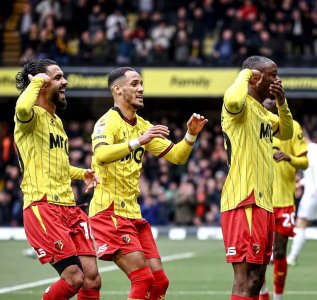 لوزا يقترب من صراع  بلاي أون 