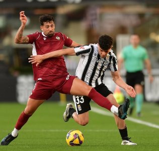 سليم الجباري يبدع باسيست وهدف جميل