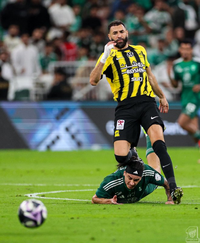 بطولة السعودية: بنزيمة ينقذ الاتحاد من الخسارة أمام الأهلي