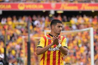 مدرب لانس يفكر في أن يحول زروري إلى رقم 10