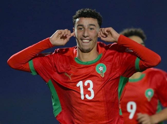 آيت الشيخ: البطولة الإنجليزية تستهويني وأحلم باللعب لهذا الفريق