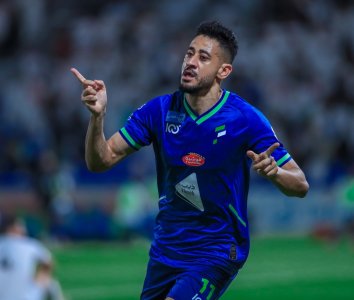 3 أهداف من بطنا في فوز الفتح على الشباب