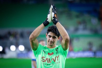 لفتة استثنائية من بونو لمدرب الهلال السابق لفتة استثنائية من بونو لمدرب الهلال السابق