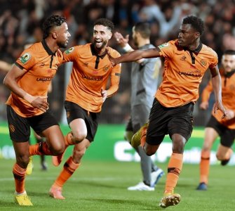 يهم نهضة بركان.. إياب نهائي كأس الكاف بملعب جديد يهم نهضة بركان.. إياب نهائي كأس الكاف بملعب جديد