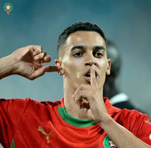 سيلطا فيغو يهنئ لاعبه المغربي والأشبال