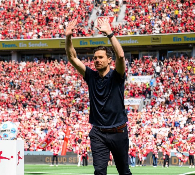 ألونسو يودع جماهير ليفركوزن ويؤكد أن  الإعلان عن وجهتي المستقبلية ليس بعيدا 