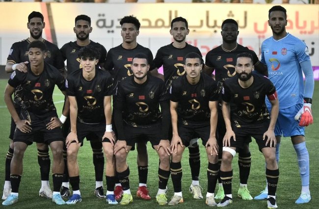 حسنية أكادير وشباب السوالم يلعبان مباراة السد