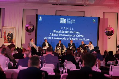 مؤتمر الإتحاد الدولي للصحافة الرياضية يندد بانتشار المراهنات غير القانونية