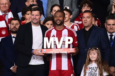 الكعبي عانق الكأس ووصل ل 60 هدفا ويحلم بتحطيم ارقام الاساطير الكعبي عانق الكأس ووصل ل 60 هدفا ويحلم بتحطيم ارقام الاساطير