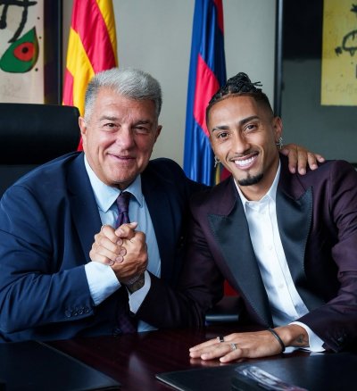 البرازيلي رافينيا يمدد عقده مع برشلونة