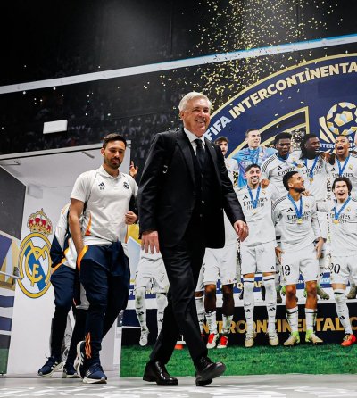 ابراهيم رسمي في آخر تشكيلة لأنشلوتي مع ريال مدريد ابراهيم رسمي في آخر تشكيلة لأنشلوتي مع ريال مدريد