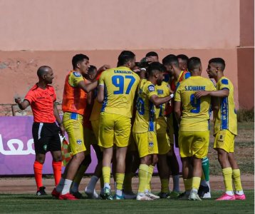 شباب السوالم ينهي السد الأول بالفوز على أولمبيك الدشيرة شباب السوالم ينهي السد الأول بالفوز على أولمبيك الدشيرة