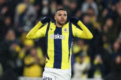 فياريال وبتيس يريدان النصيري