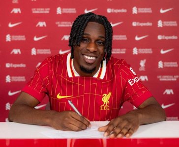 ليفربول يتعاقد رسميا مع فريمبونغ وسط حديث عن عرضه مبلغ ضخم لضم فيرتس