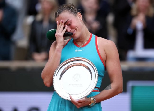 سابالينكا تبكي وتعتذر بعد  النهائي الفظيع !