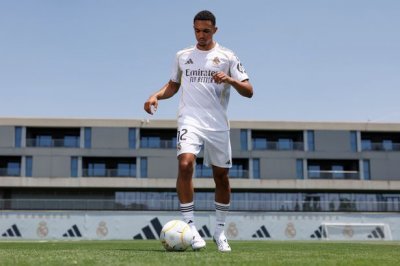 ريال مدريد يقدّم لاعبه الجديد ترينت ألكسندر آرنولد ريال مدريد يقدّم لاعبه الجديد ترينت ألكسندر آرنولد