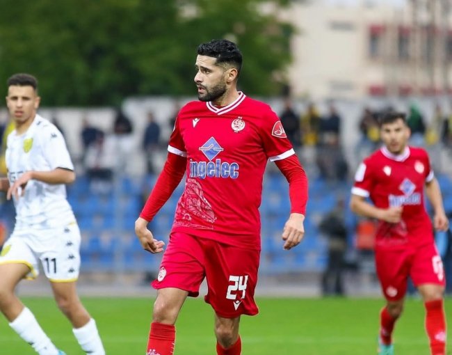 إصابة خفيفة قد تبعد بوشتة عن مباراة مان سيتي