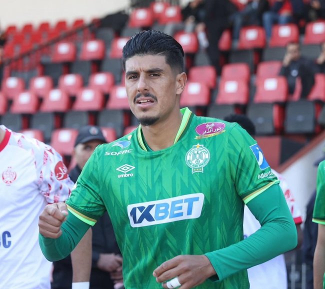 الرجاء يمدد عقد خفيفي