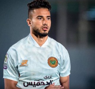 الطيب بوخريص يوقع للنهضة البركانية
