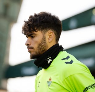 رغم عروض نابولي وكومو .. بليغريني لا يريد التفريط في الزلزولي