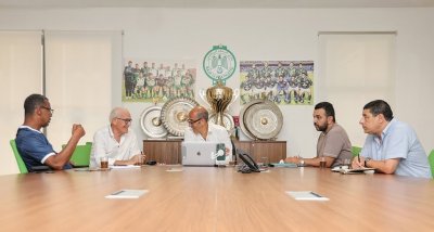 الزيات يعقد أول إجتماع له مع المدرب لسعد الشابي الزيات يعقد أول إجتماع له مع المدرب لسعد الشابي