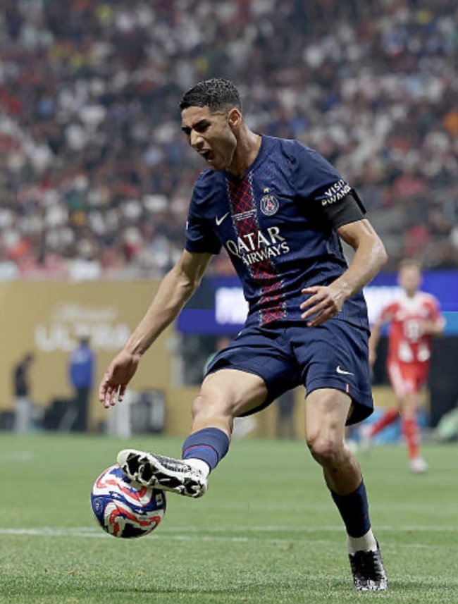 الفيفا يضع حكيمي ضمن التشكيل المثالي